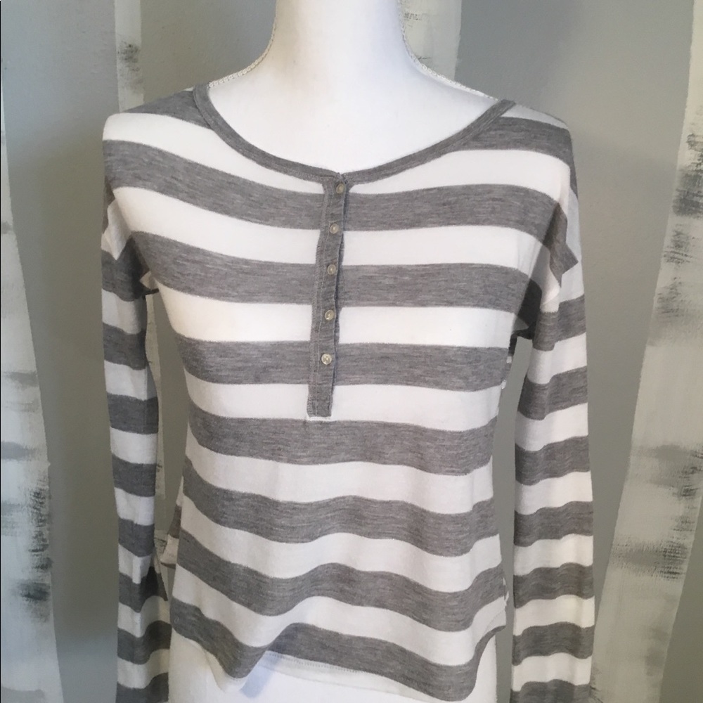 Grey and white Aeropostale  Short sleeve T-shirt